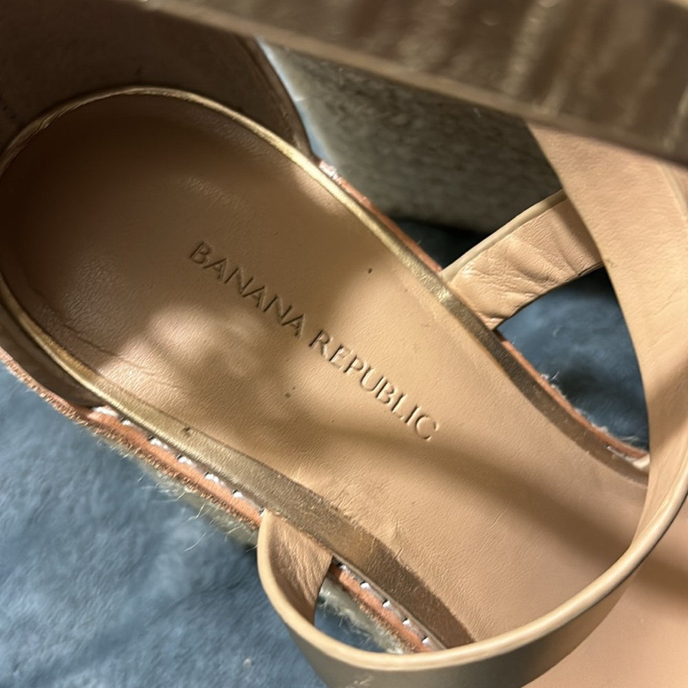 Gold Banana Republic platform sandals, 7.5 excellent! - Picture 2 of 7